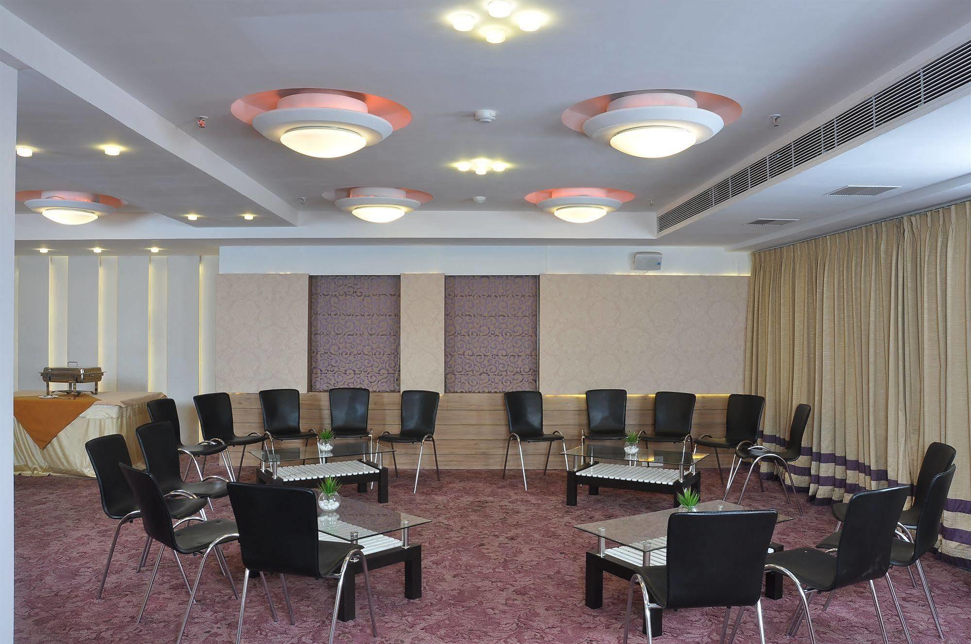 Hotel Niharika Καλκούτα Εξωτερικό φωτογραφία